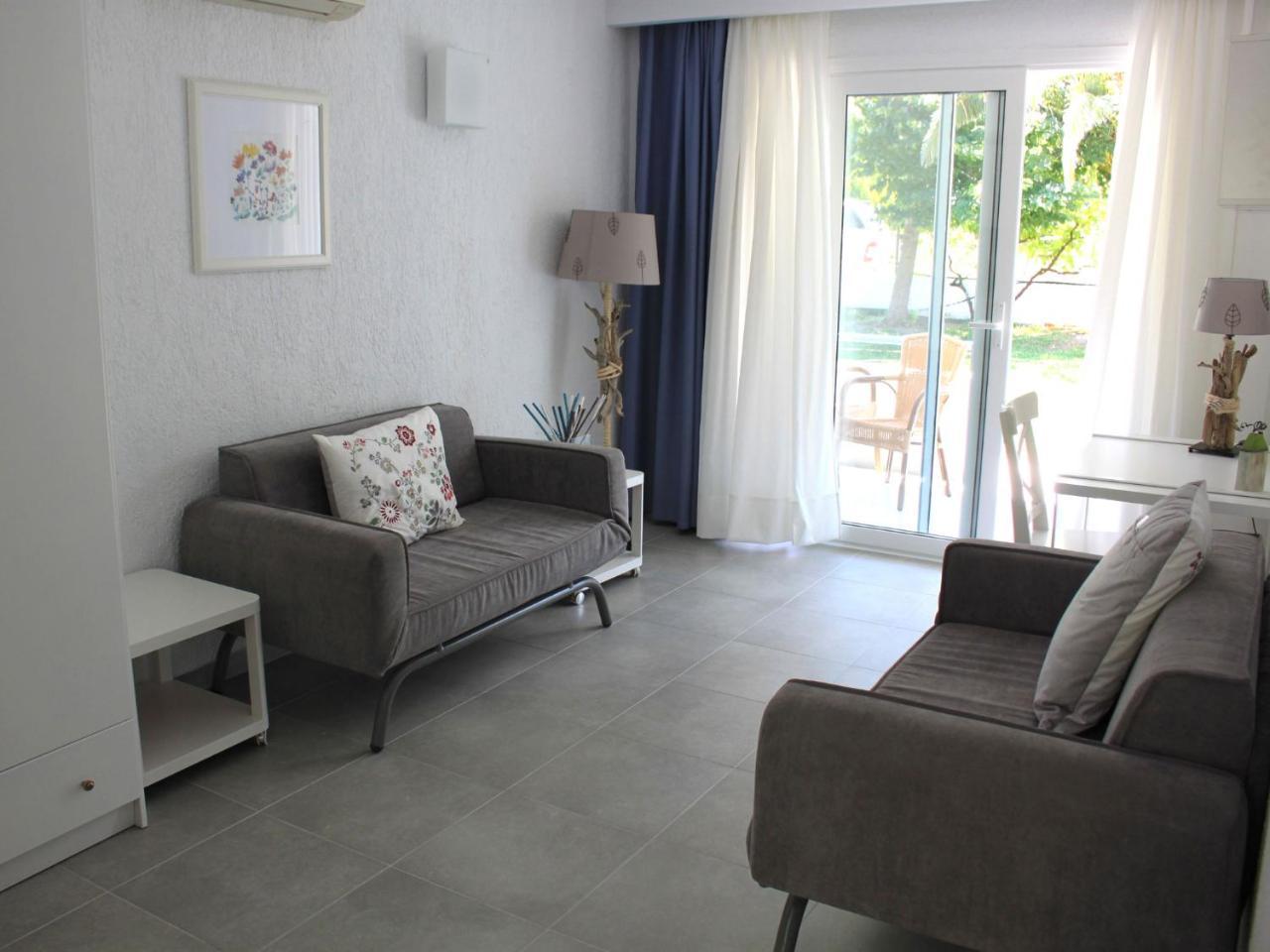 Ostria Apart otel Aya Paraskevi Dış mekan fotoğraf
